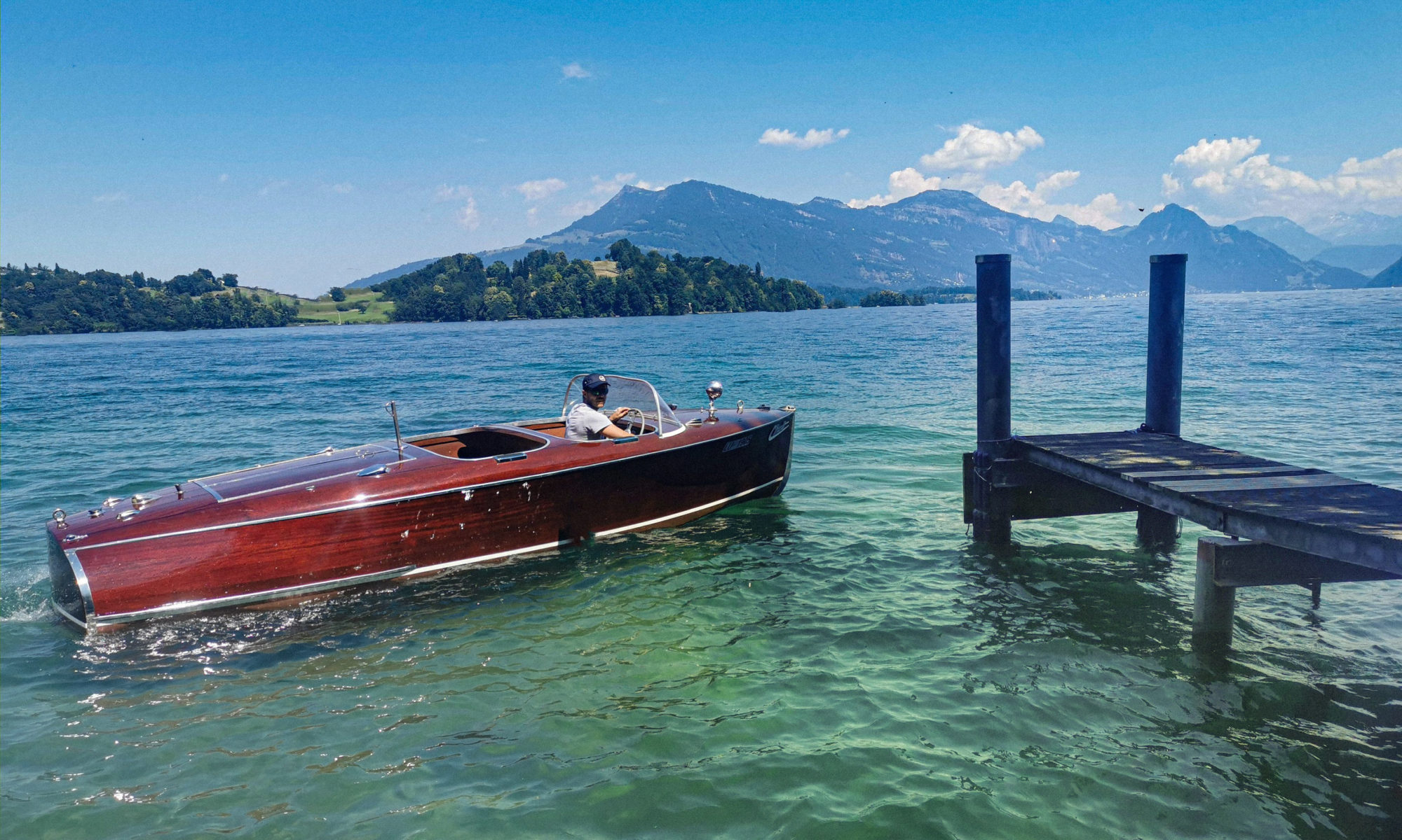Contact classic boats on the lake of Lucerne